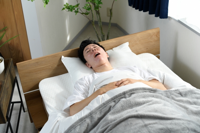 【医師が解説】その「いびき」、命に関わるサインかもしれません。睡眠時無呼吸症候群が引き起こす恐ろしいリスク